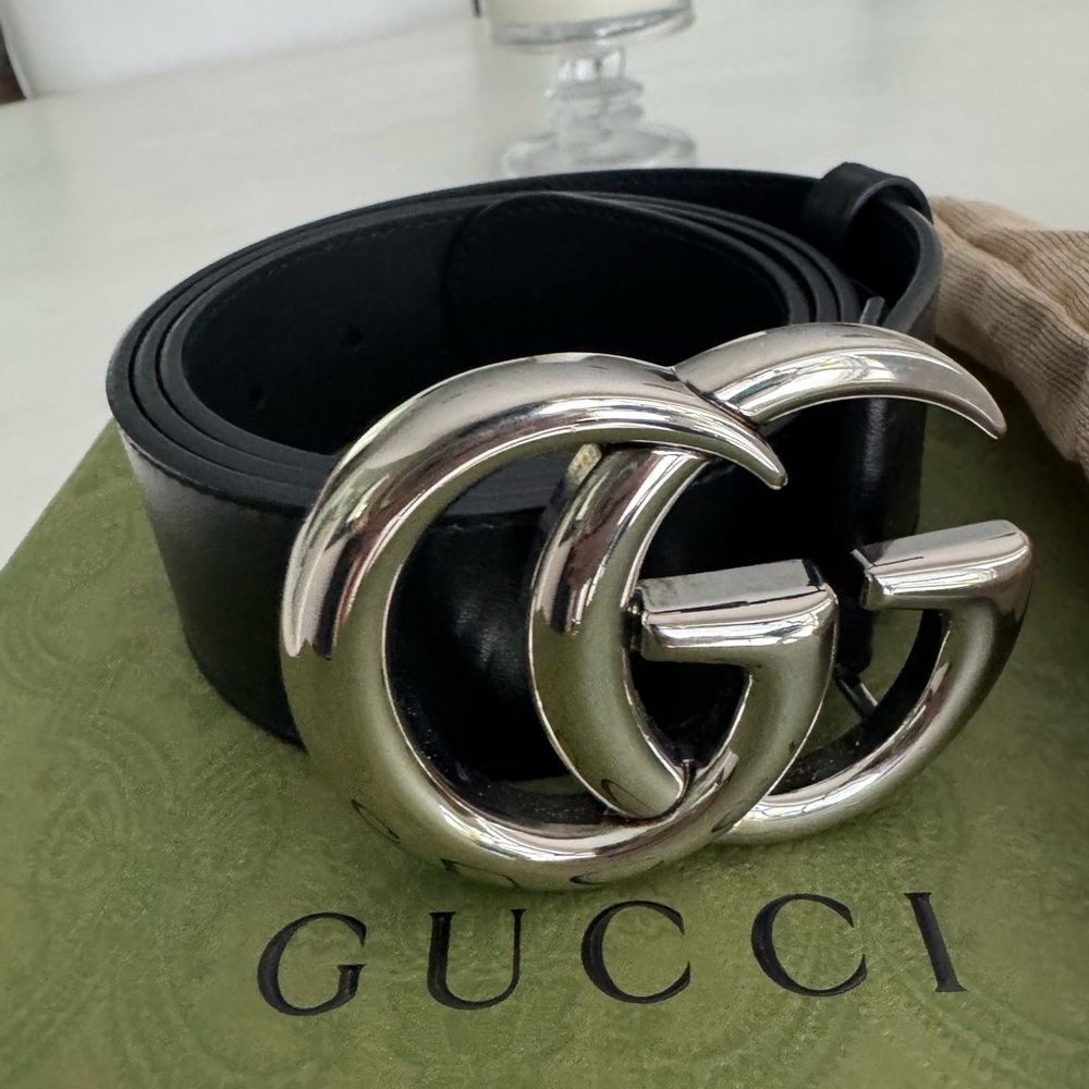 Gucci Black Leather Belt with Silver GG Buckle